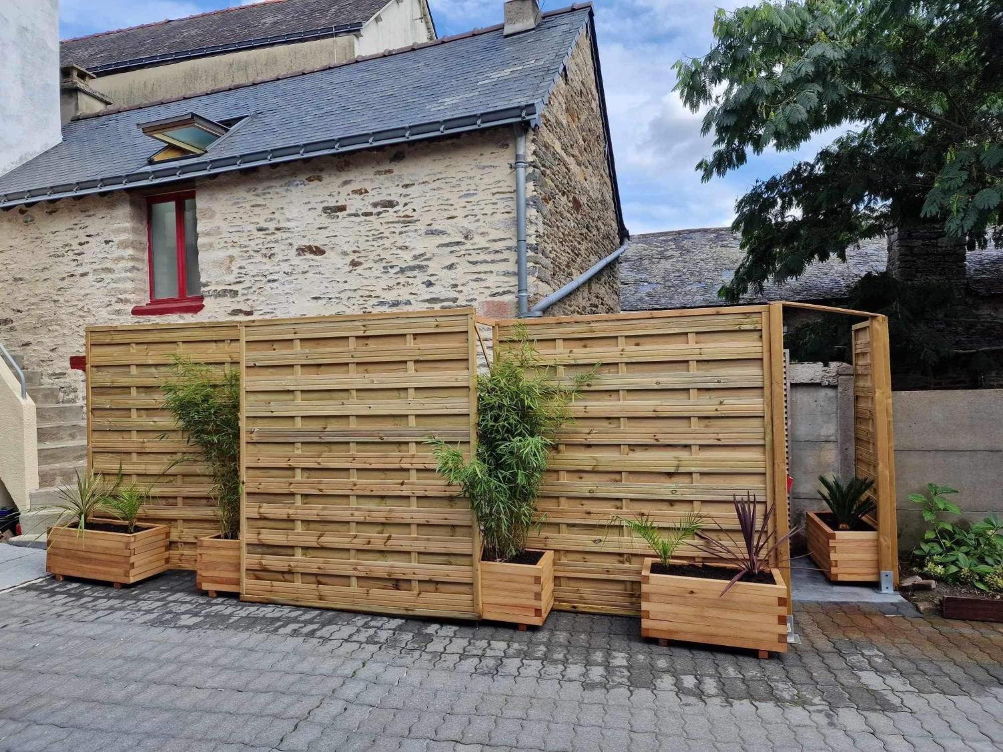 Gite Maisonnette- Et A Cote Coule Une Riviere Josselin Exterior foto